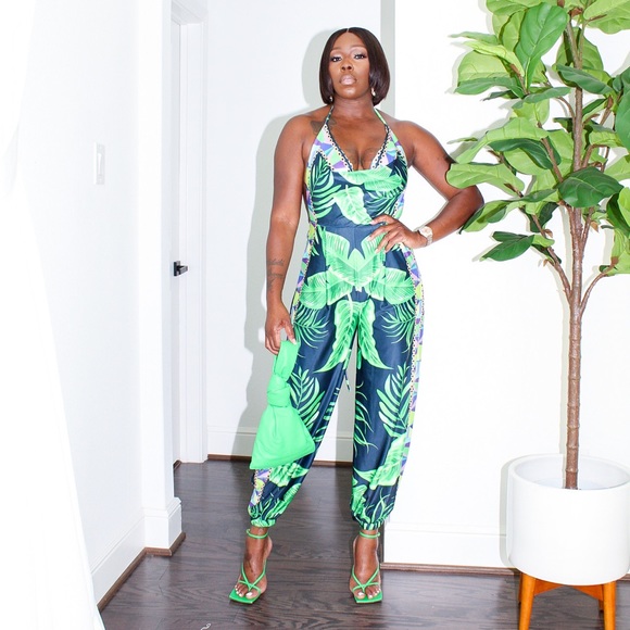 SUper stretchy jumpsuit with split - Picture 1 of 3